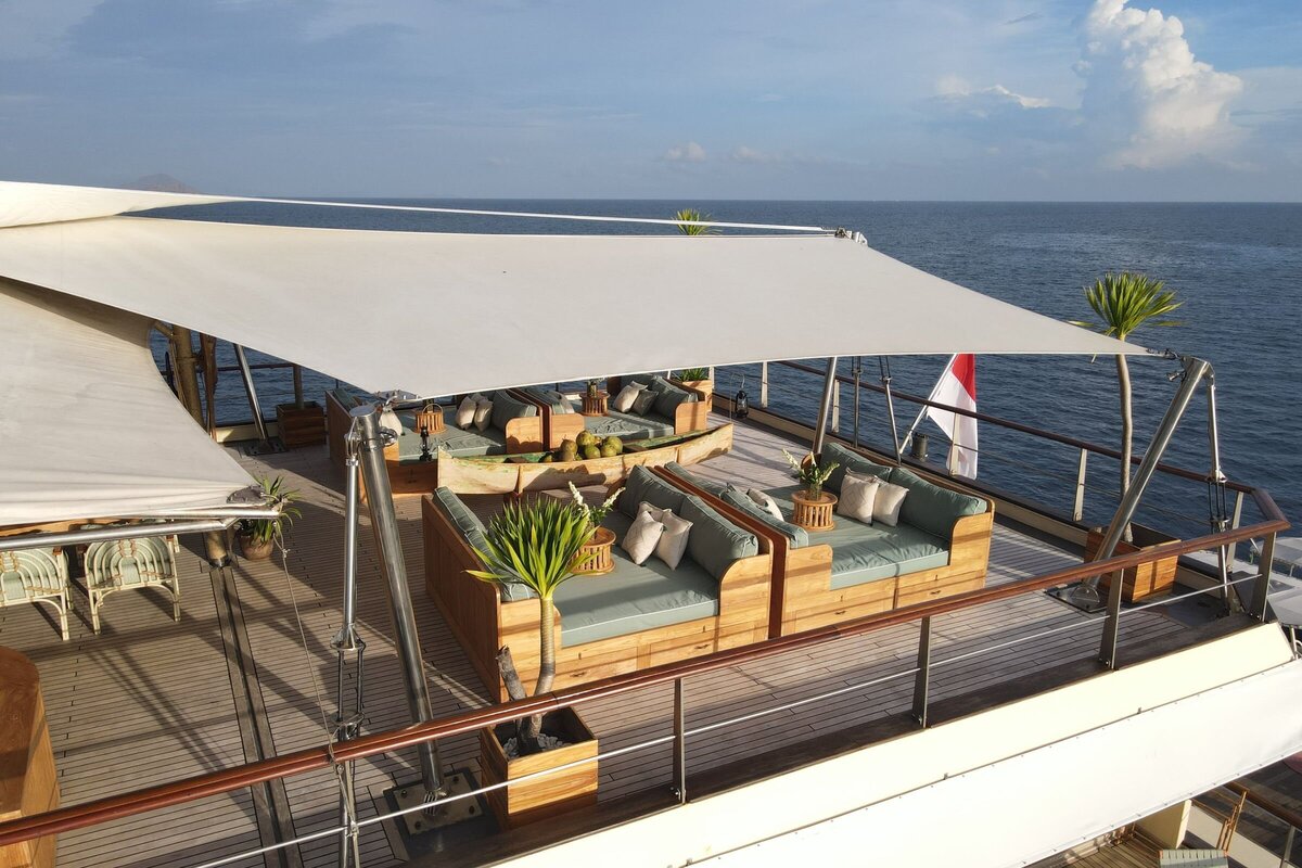 Kudanil Explorer Expedition Yacht Charter Indonesia boat-top-deck-6