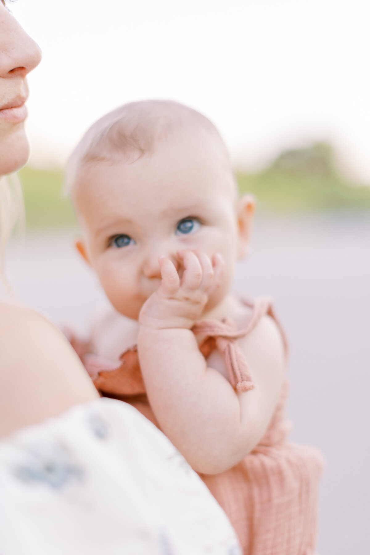 Family portrait session in a Philadelphia park - 28
