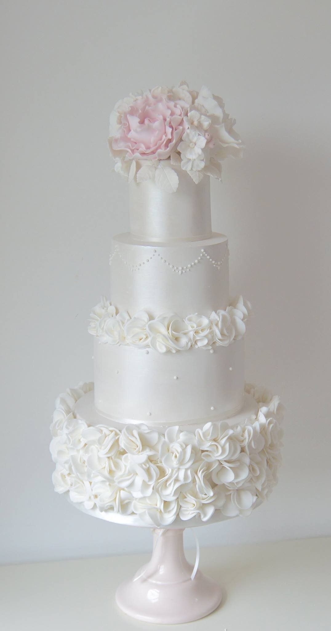 ruffle_vintage_wedding_cake