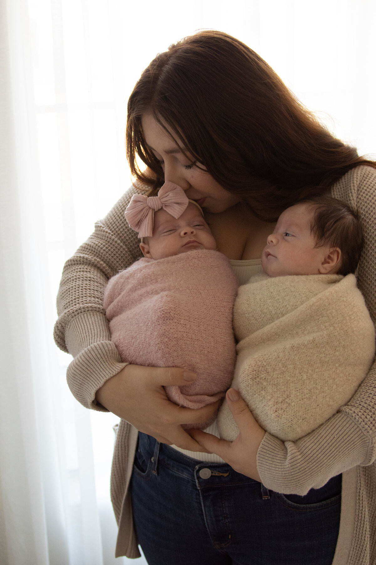 San Diego-Twins-newborn-lifestyle-photography-in-studio-the loft-15