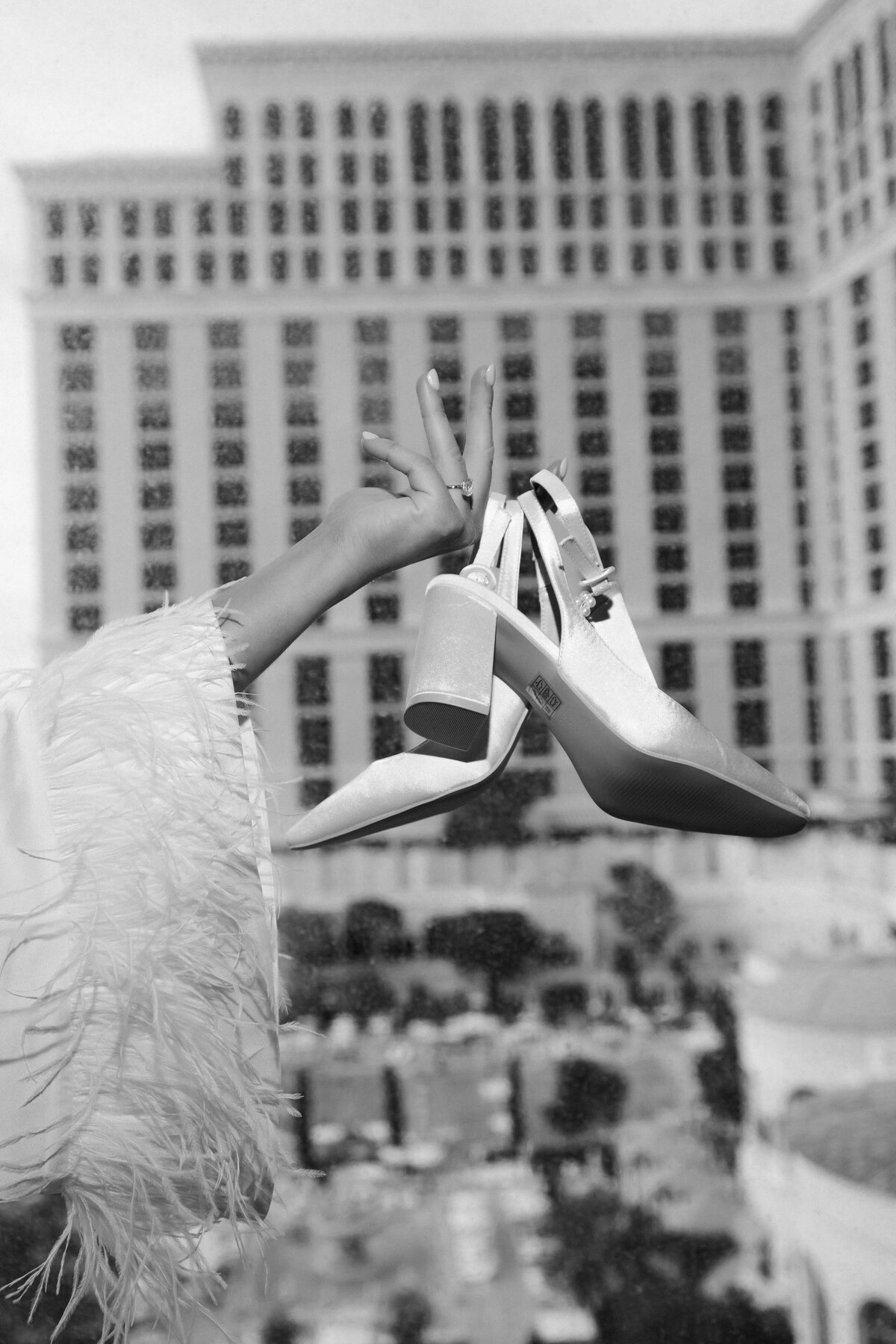 3riskyexposure_hannah-rory_las-vegas-elopement-photography