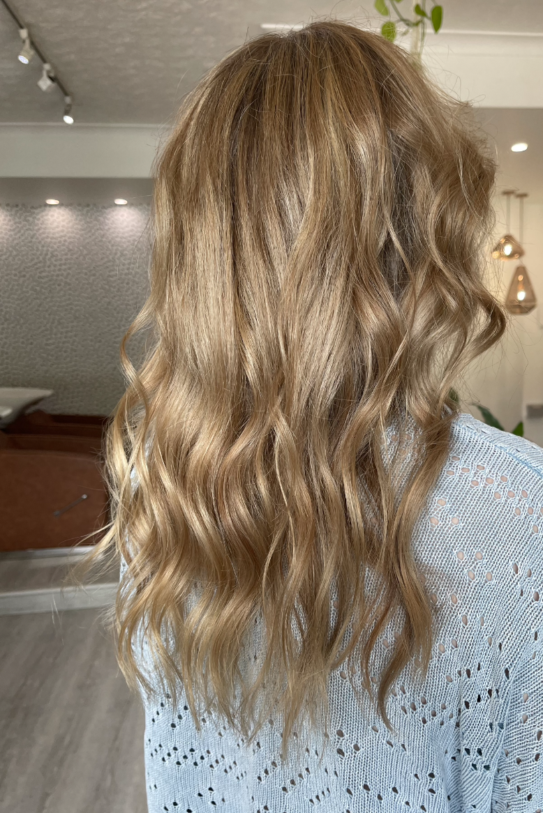 studio-jaye-blonde-wavy-hair