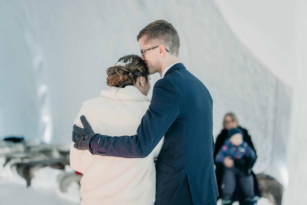 icehotel-weddings-winter-weddings-vinterbröllop-fotograf-kiruna-photographer-wedding-photographer047045