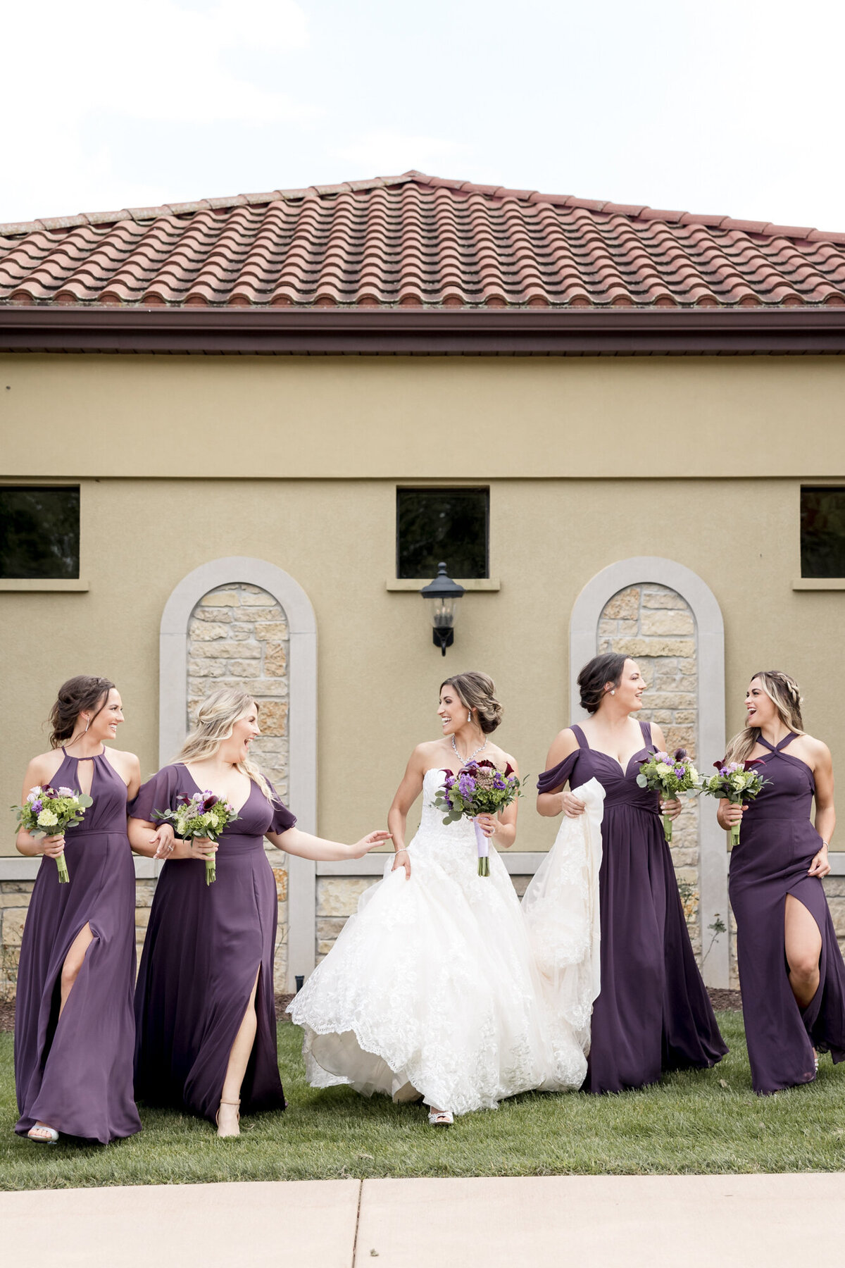Summer-Wedding-DC-Estate-Winery-Beloit-Illinois-Meg-Dunn-Photography-32