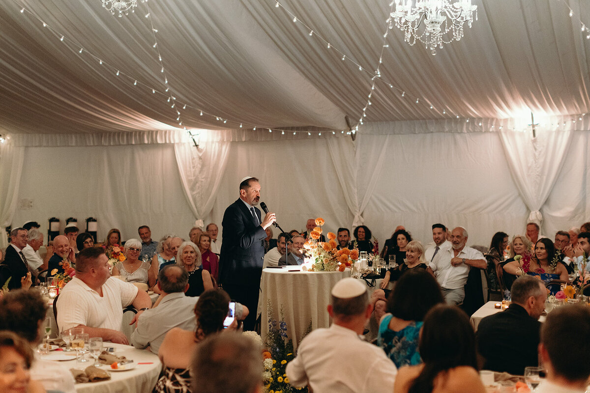 candid-reception-moment-hart-house-vancouver-thegodards