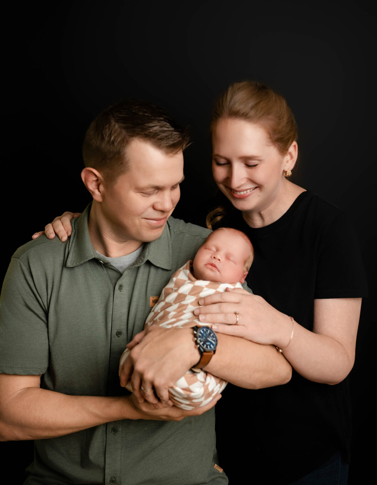 studio-newborn-family-photos