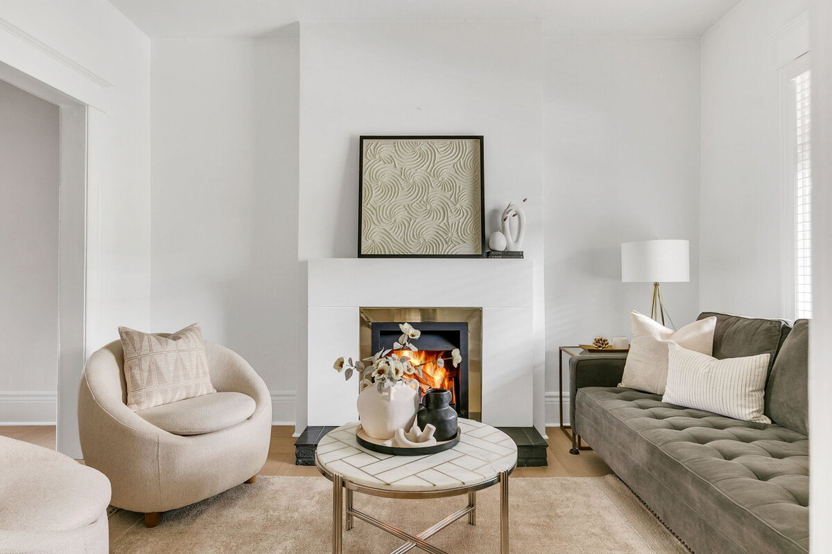 12-web-or-mls-8_002_Living Room