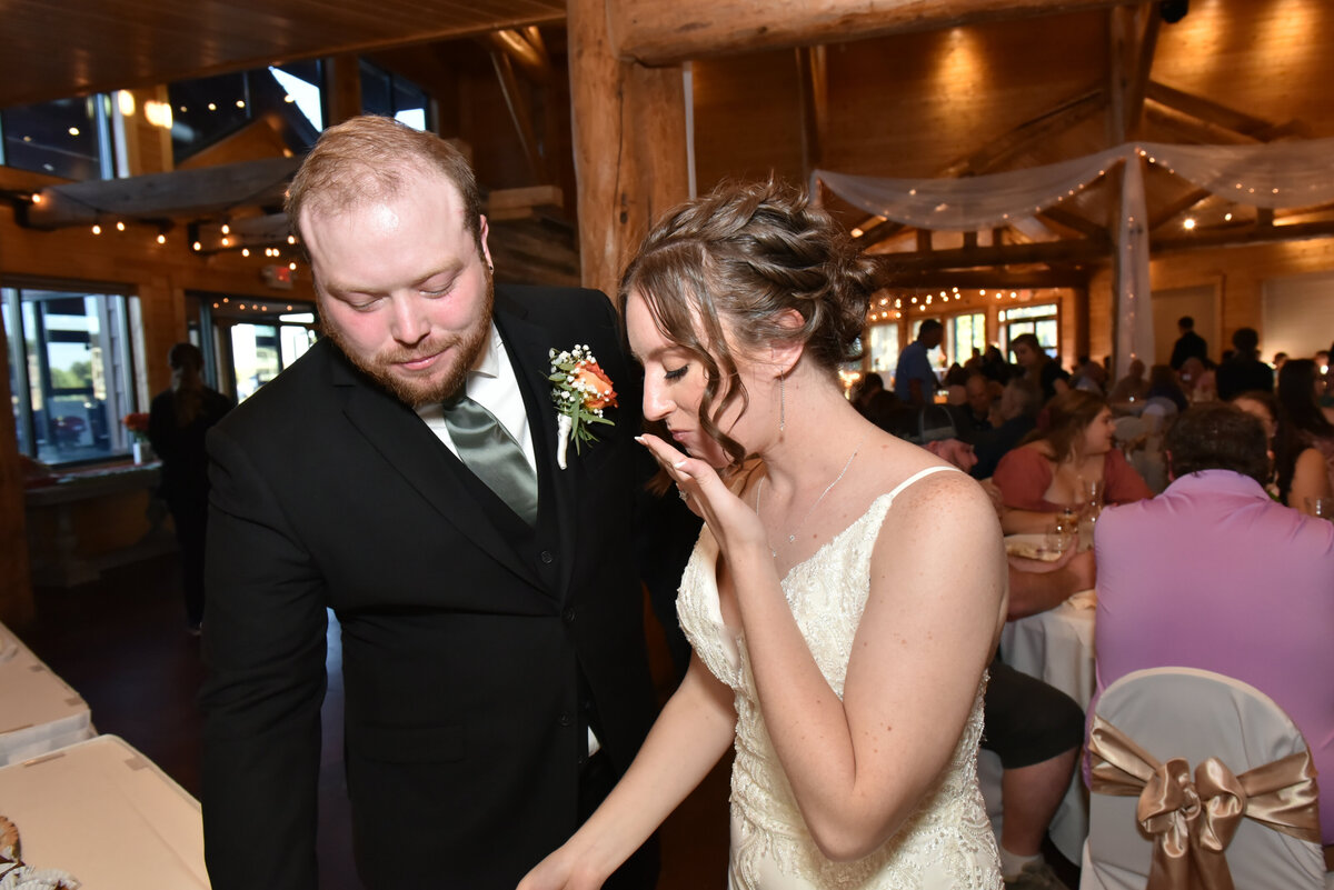 4413-Wedding at The Grands at Mulligans in Sartell Minnesota- Wedding Photographer Nicole Hollenkamp