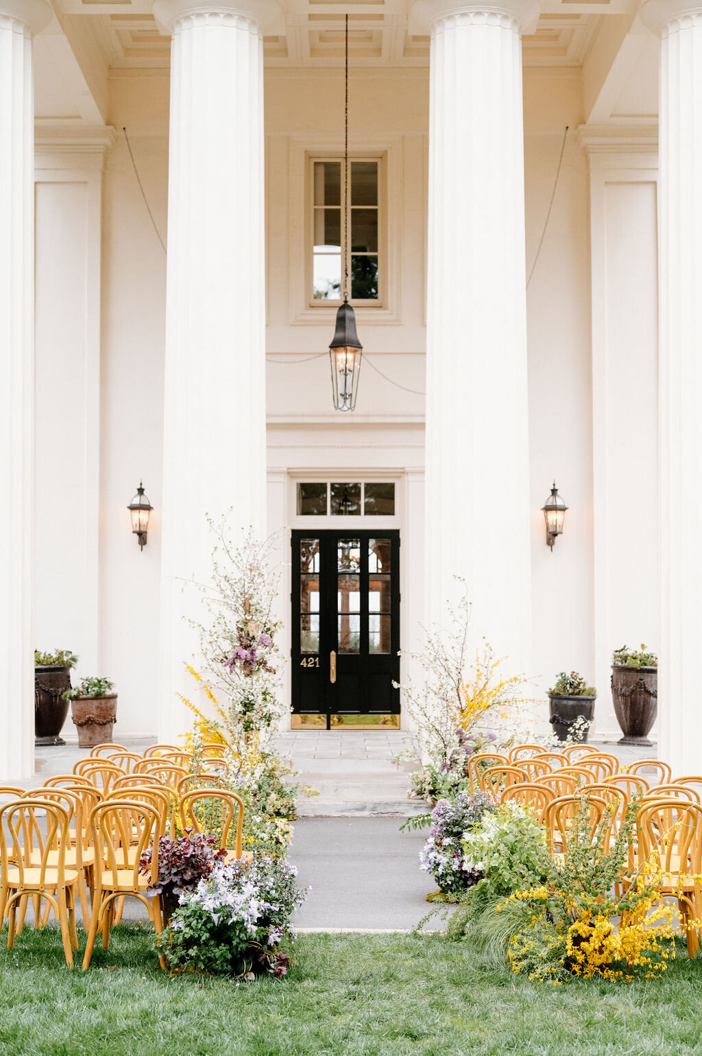 outdoor-spring-wedding-ceremony-at-wadsworth-mansion-ct