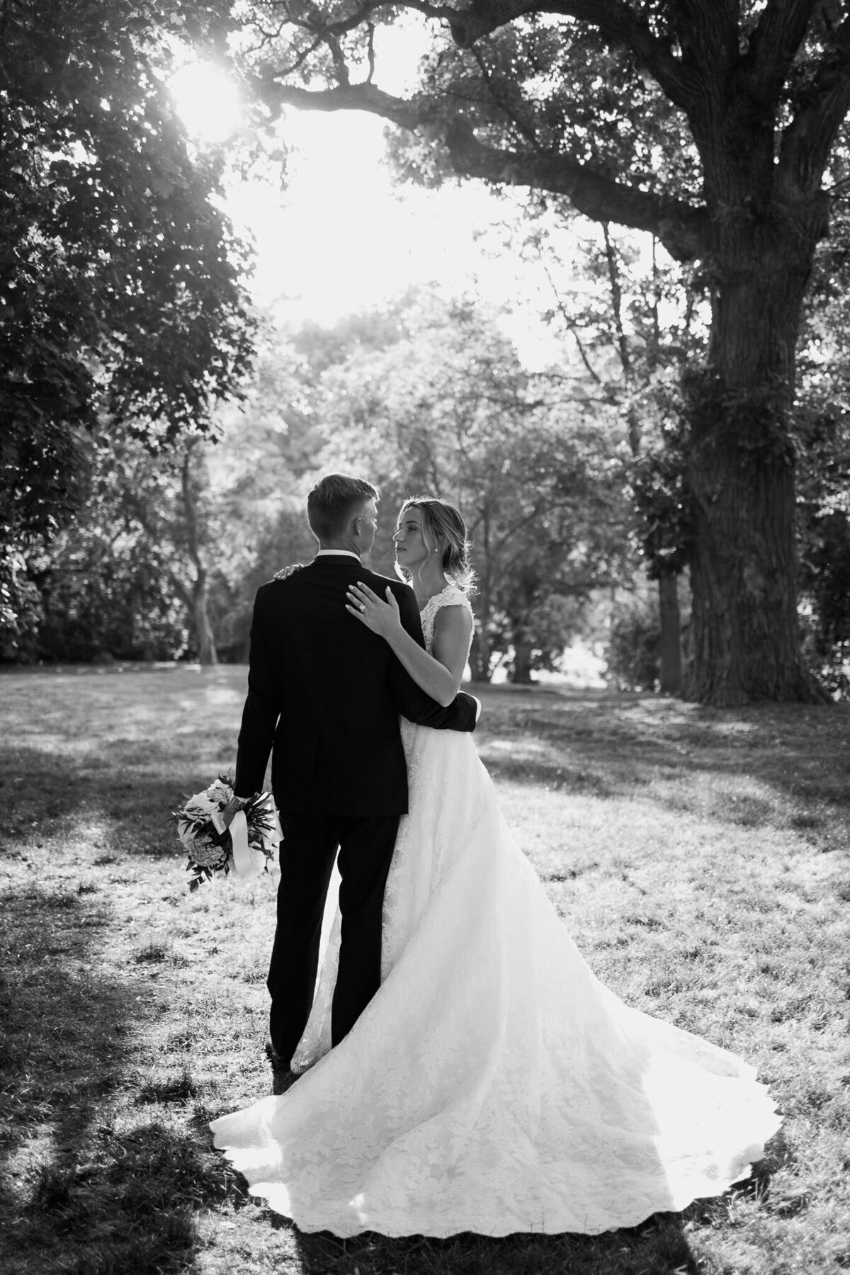 Nichole-Babiez-Photography-Dunham-woods-Geneva-Illinois-Wedding-luxury-editorial-timeless-modern-candid-bride-inspiration-chicago-photographer--98