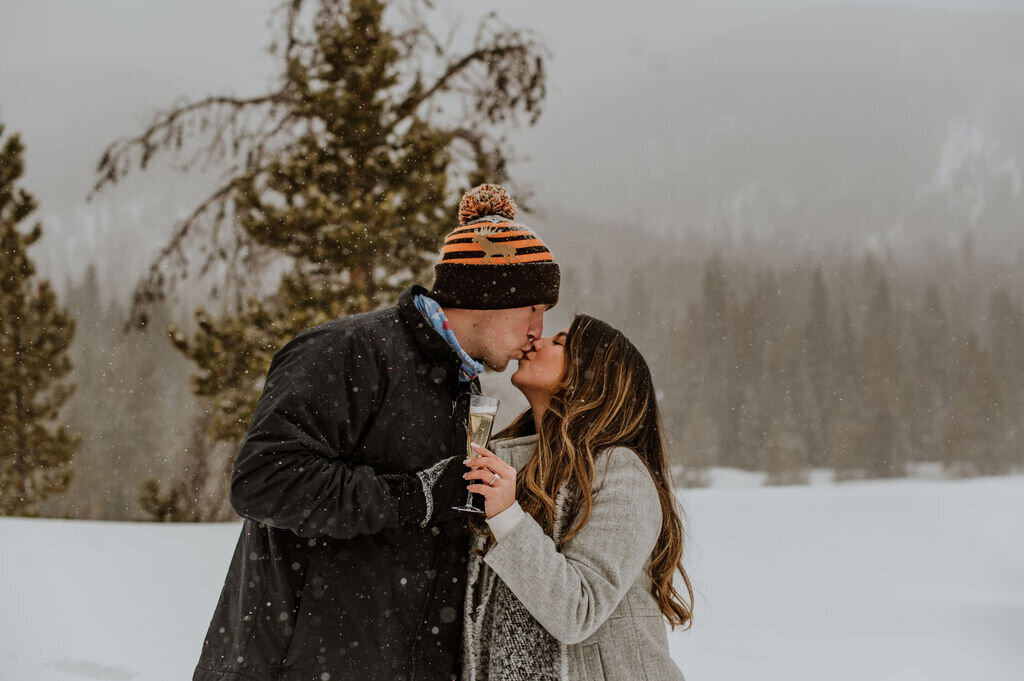breckenridge_golden_sleigh_rides_proposal_engagement_colorado_snow_wyoming_oregon-0049