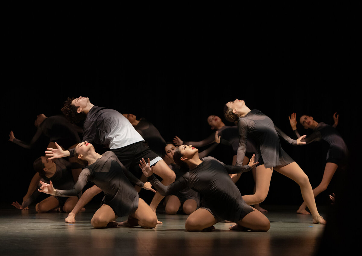 contemporary dancers performing