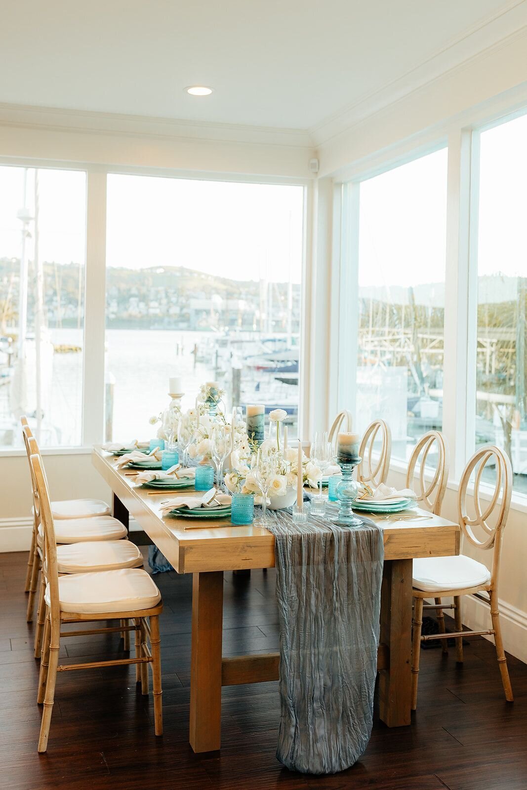 blue-wooden-tablescape-marina