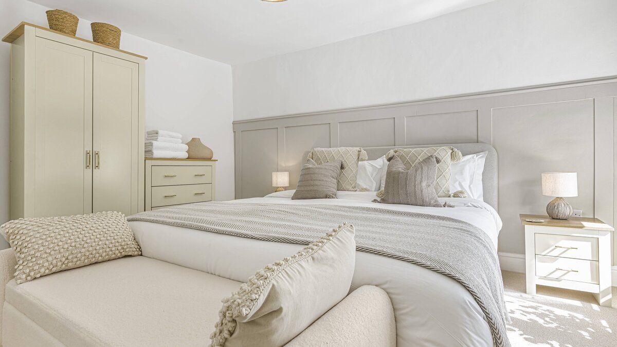 The Hideaway: Luxury 2 Bedroom Cottage