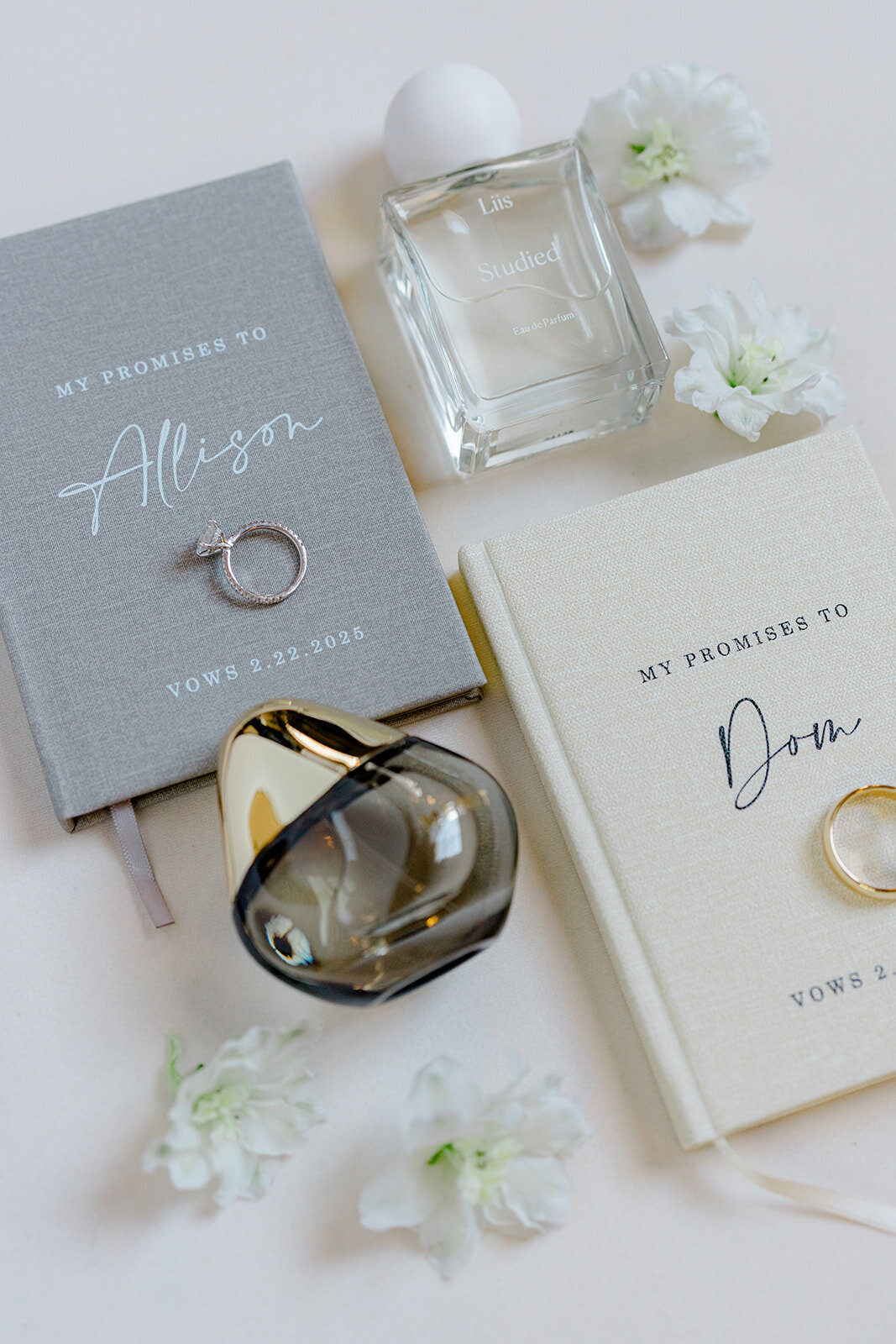 elevated_neutral_tones_governor_thomas_bennett_house_charleston_destination_wedding_photographer_wedding_Kailee_DiMeglio_Photography-26