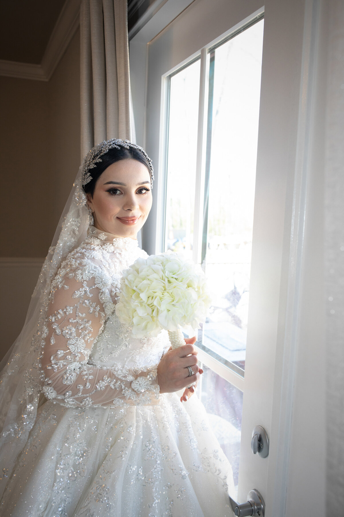 atlanta-weddings-bride-holding-bouquet-by-window