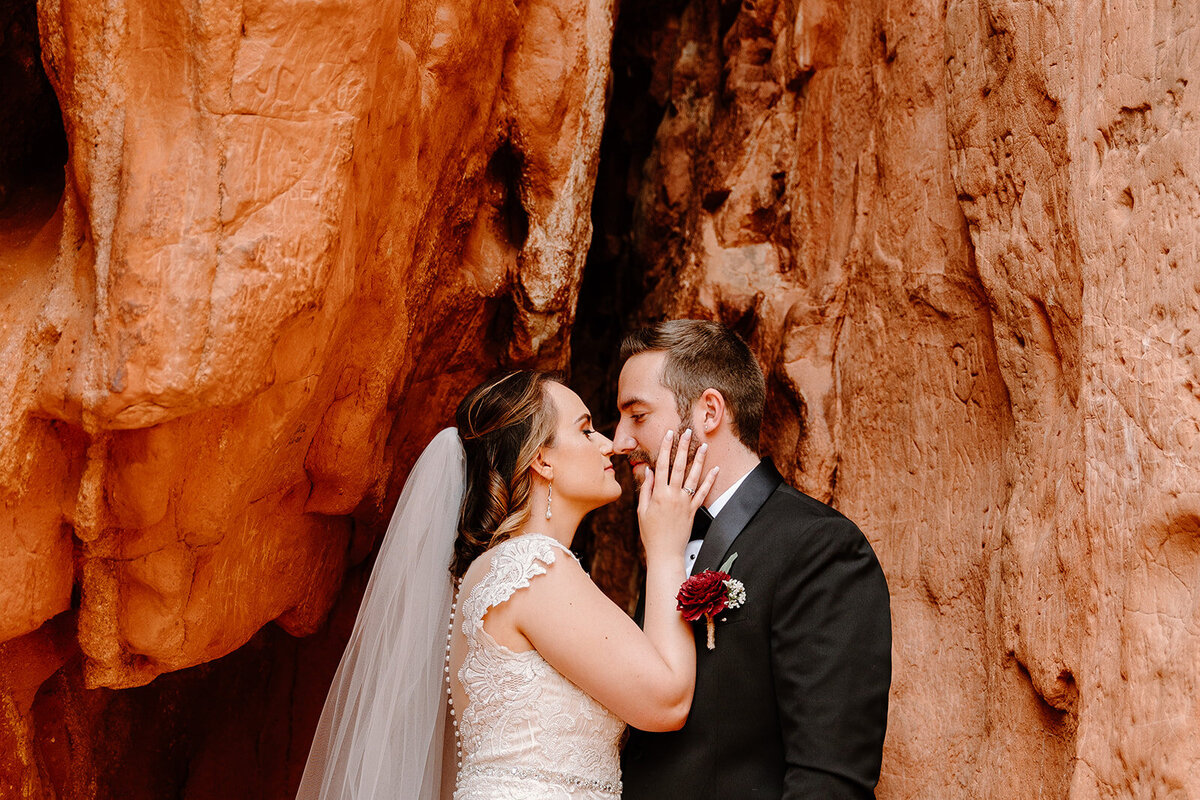 gardengods-elopement-photographer-534