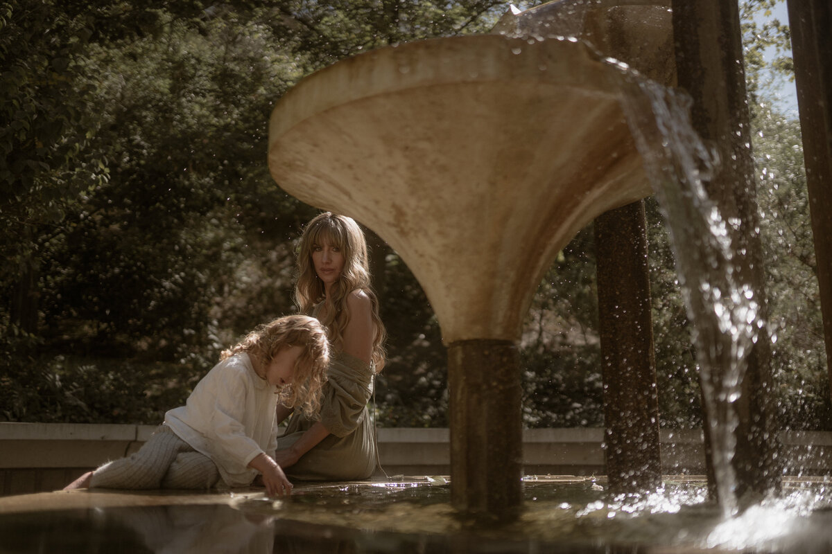 Vintage Motherhood. Fountain and Flowers-05261
