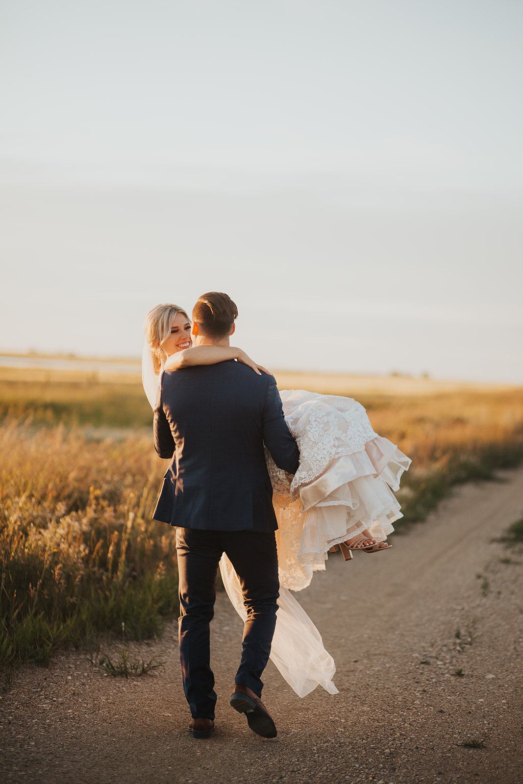 Photos by Canadian wedding and elopement photographer Sarah Rolles Photography