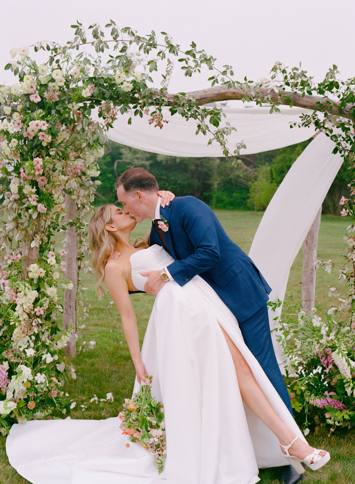 Martha’s Vineyard Wedding Photographer _ Film Wedding Photographer _ Olivia + Coby 06_06_25 _ Winnetu Wedding Photographer _ Castillo Holliday Photo + Film-069
