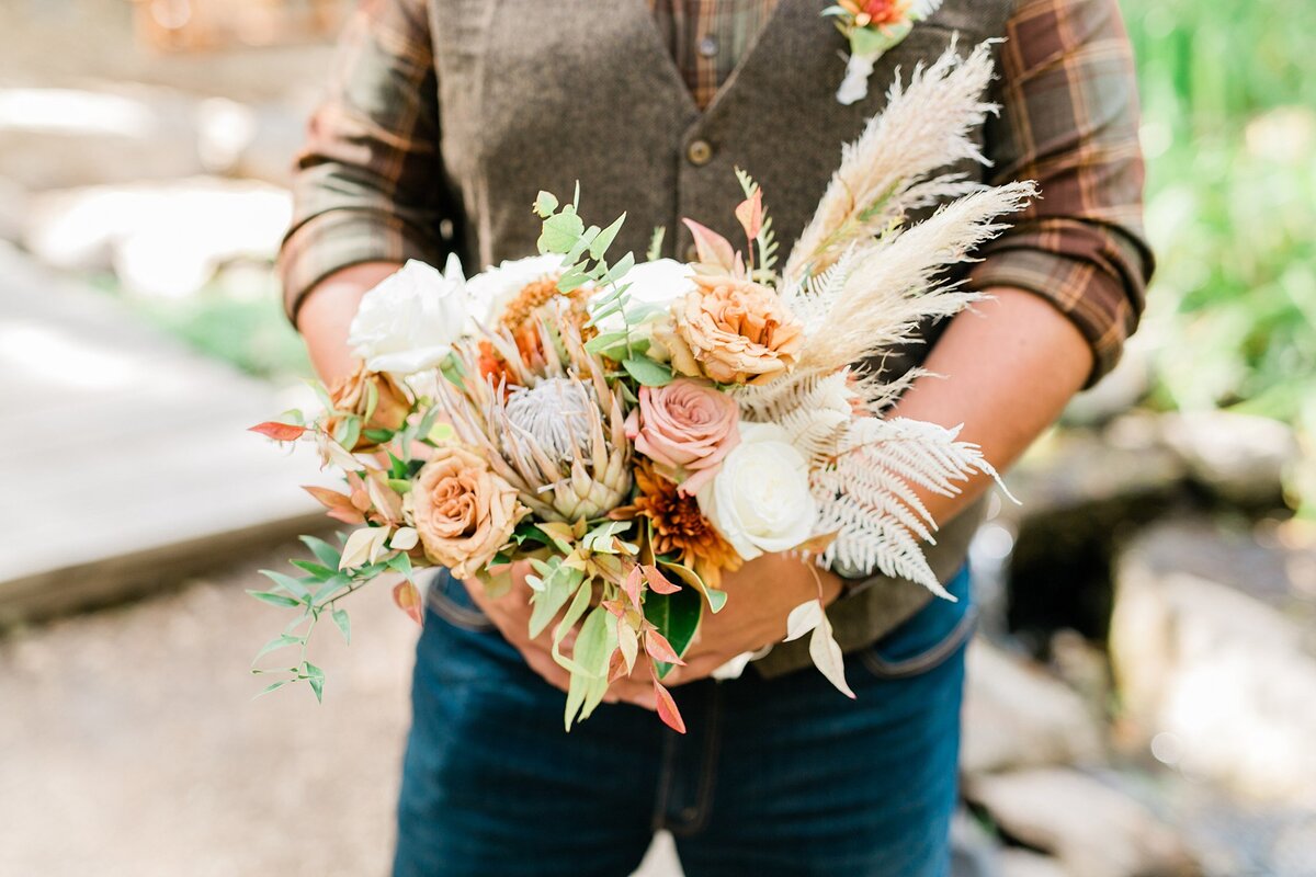 Pine rose cabins wedding venue emerald grace floral design bouquet photos wedding florist luxury_6915