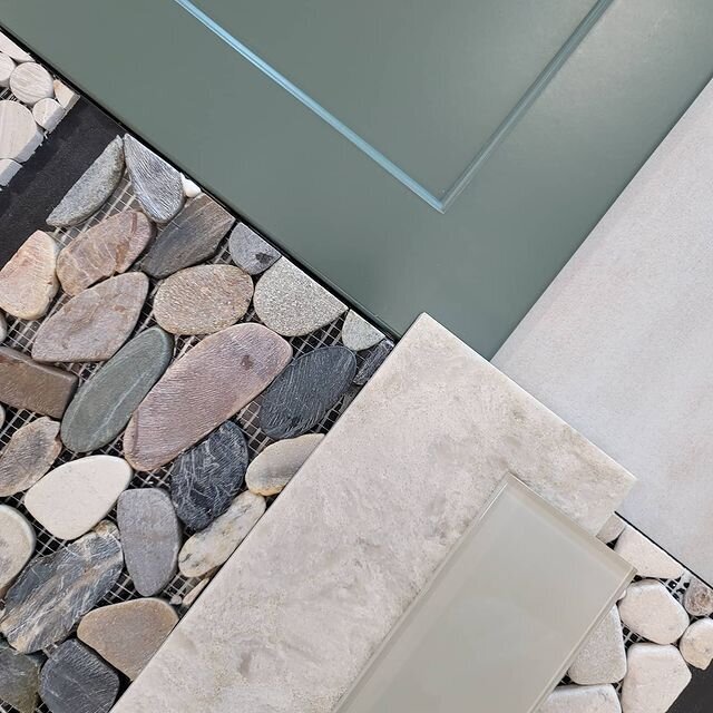interior-design-flatlay-natural-stone-shower