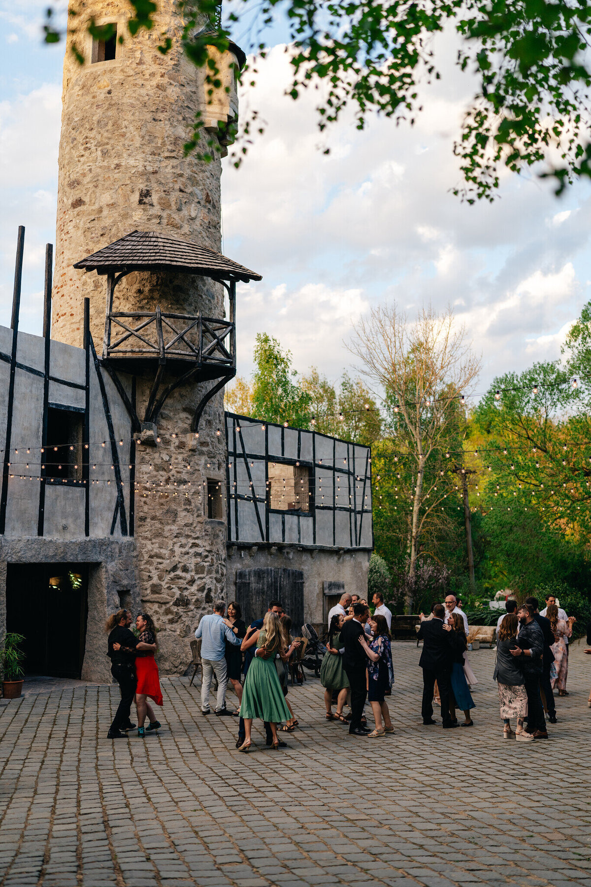 svatba za vratama zábava