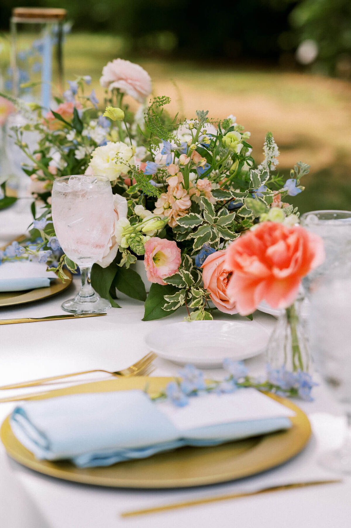 spring-colors-outdoor-wedding-decor