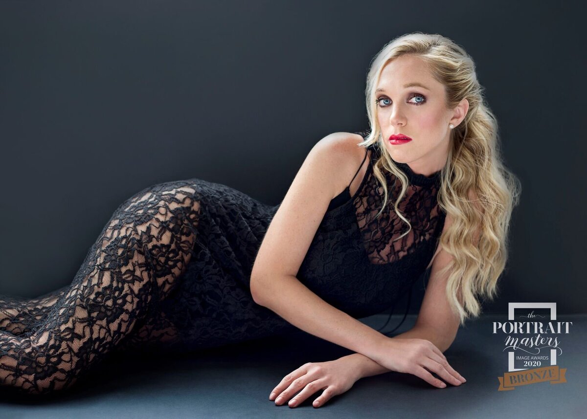 blonde_woman_studio_photo