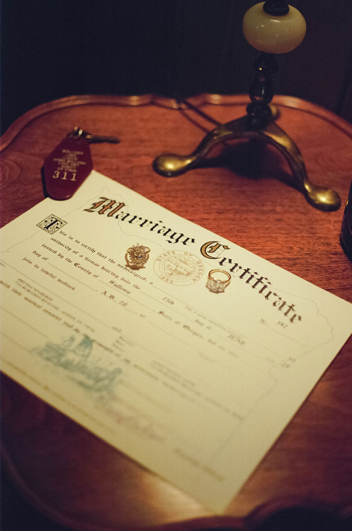 GettingReady_Brenda&JanieElopementPhotos_OregonWeddingPhotographer_KuroCreativeHouse-5