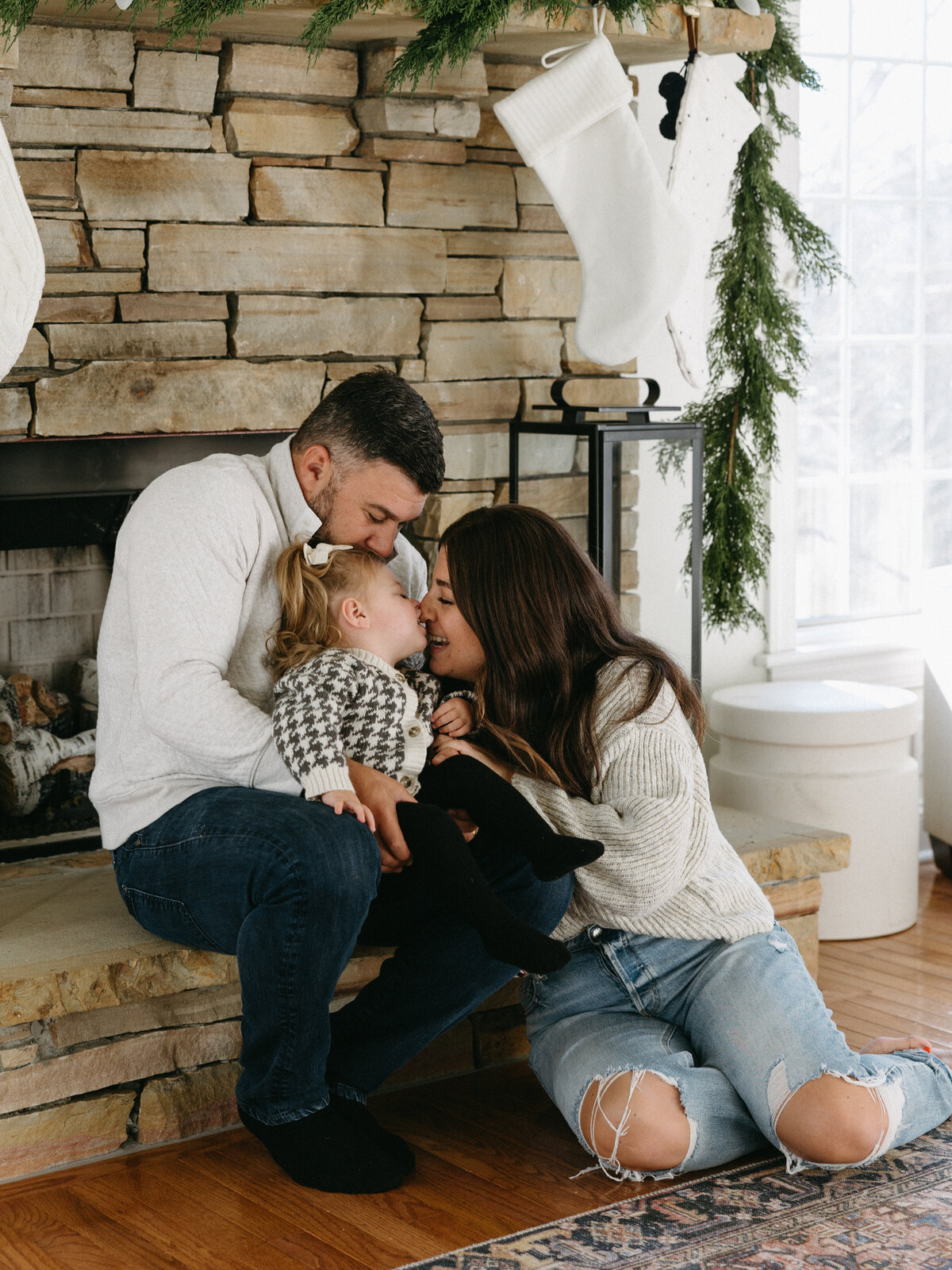 Family-AtHome-Holiday-Wexford-Portraits-JessCollectiveCo-Pittsburgh-Pennsylvania (13)
