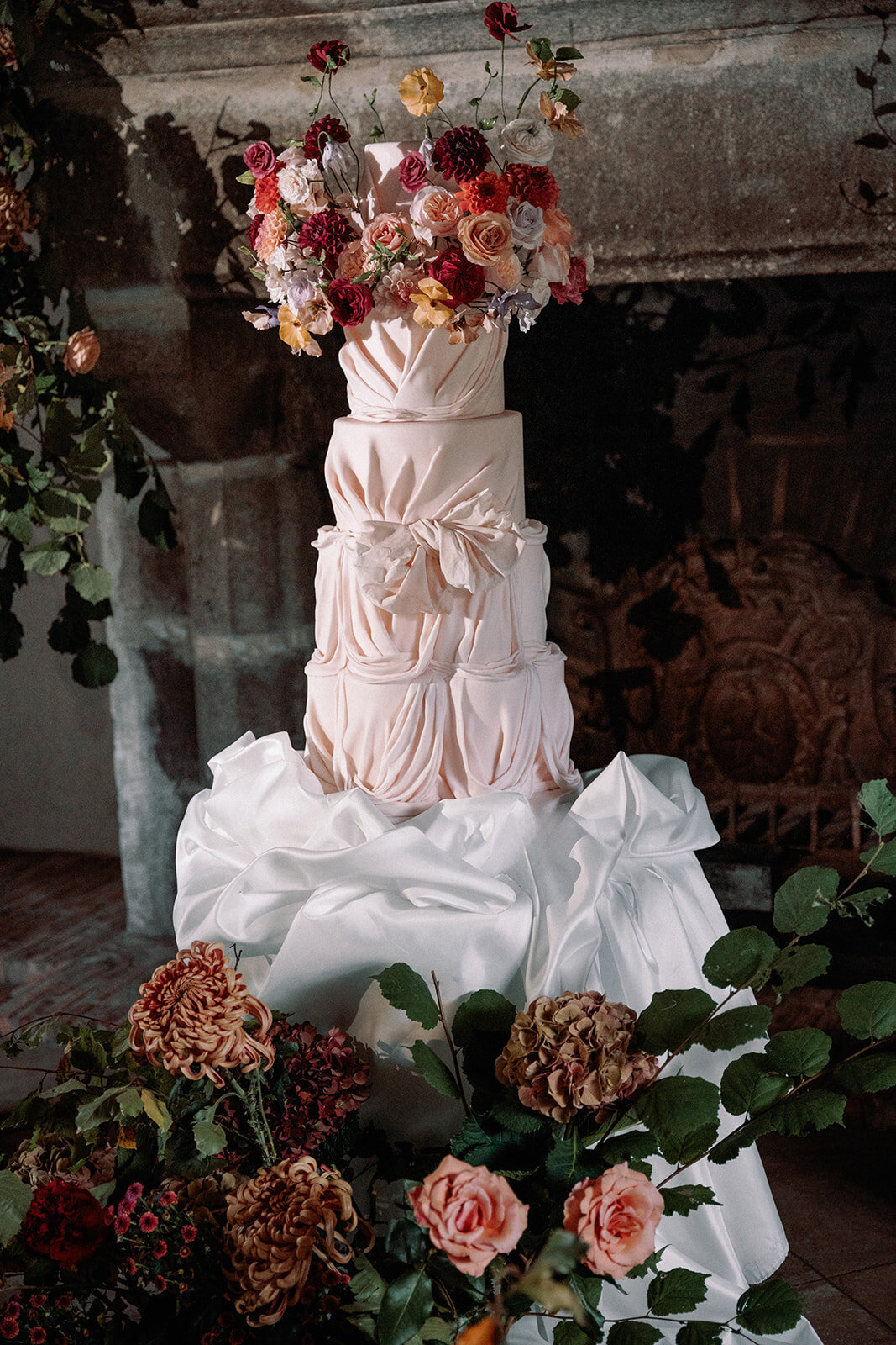 Wedding_Château _France_florist_trend _2025_maximalist_flowers_Capucineatelierfloral570