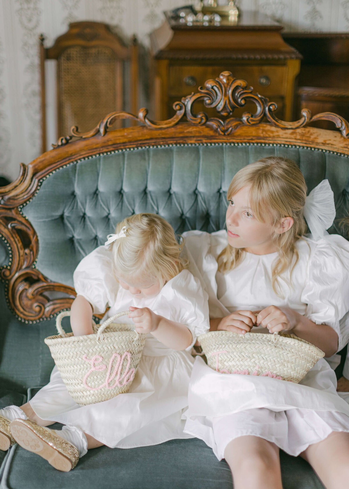 chloe-winstanley-weddings-flower-girls-personalised-baskets