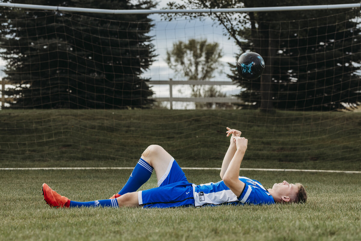 soccer-player-throwing-ball