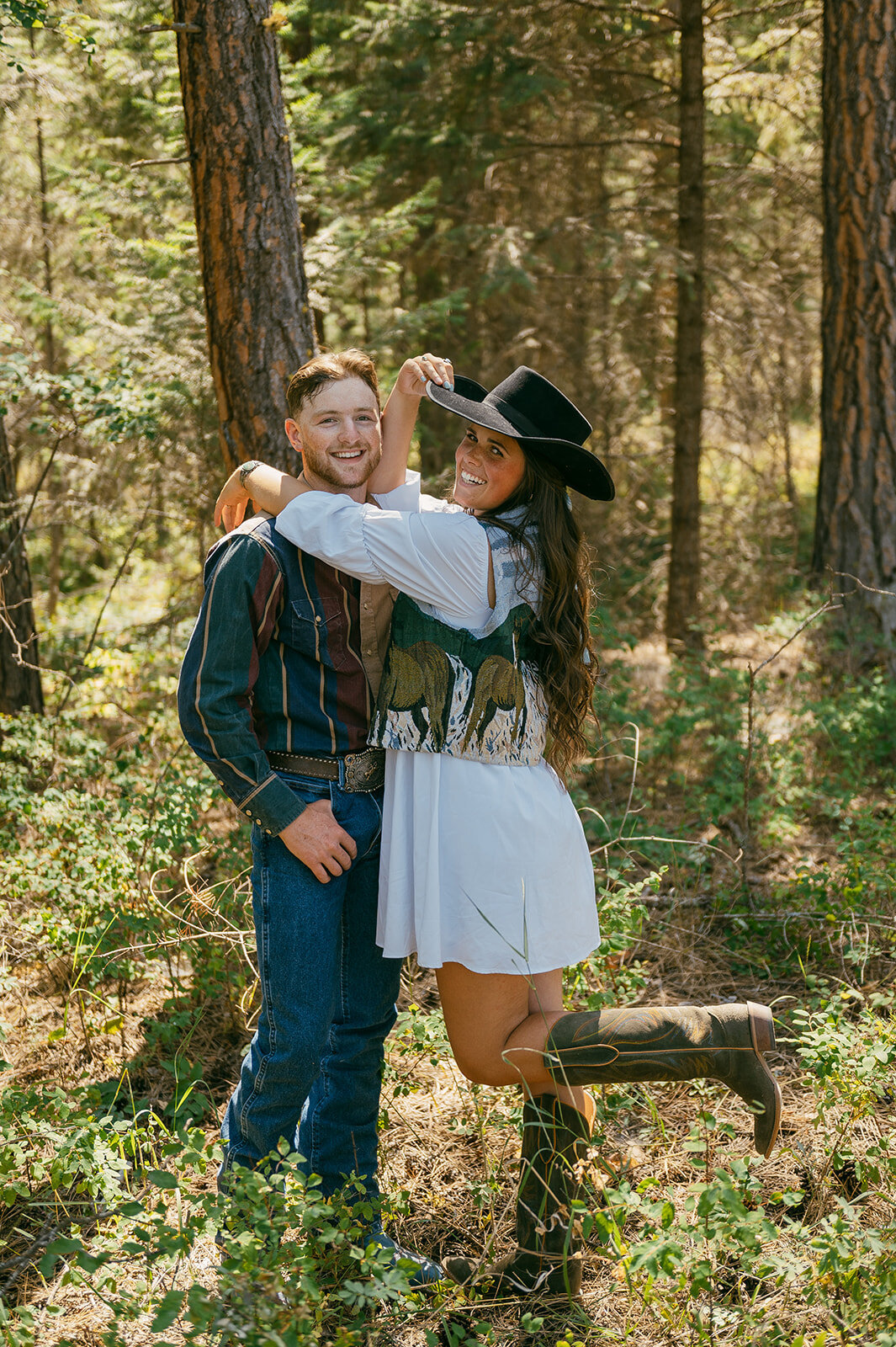presley-gray-photo-haybale-forest-montana-elopement-8093