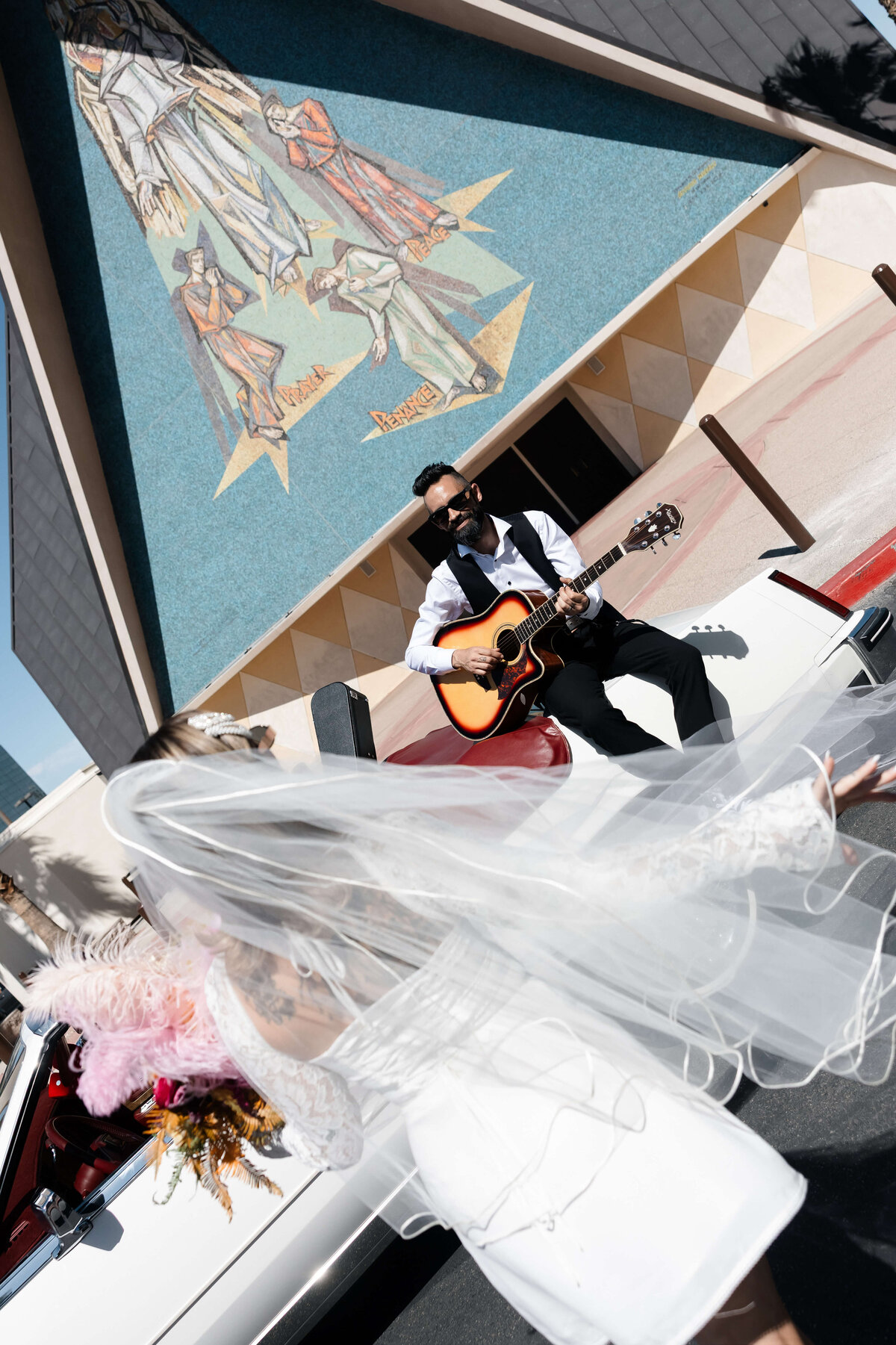 93_riskyexposure_sasha-andy_las-vegas-elopement-photography