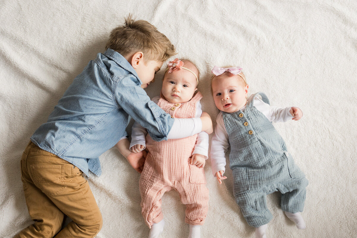 newborn-lifestyle-photography-twins-at-home-alexandria-fall-light-airy-63