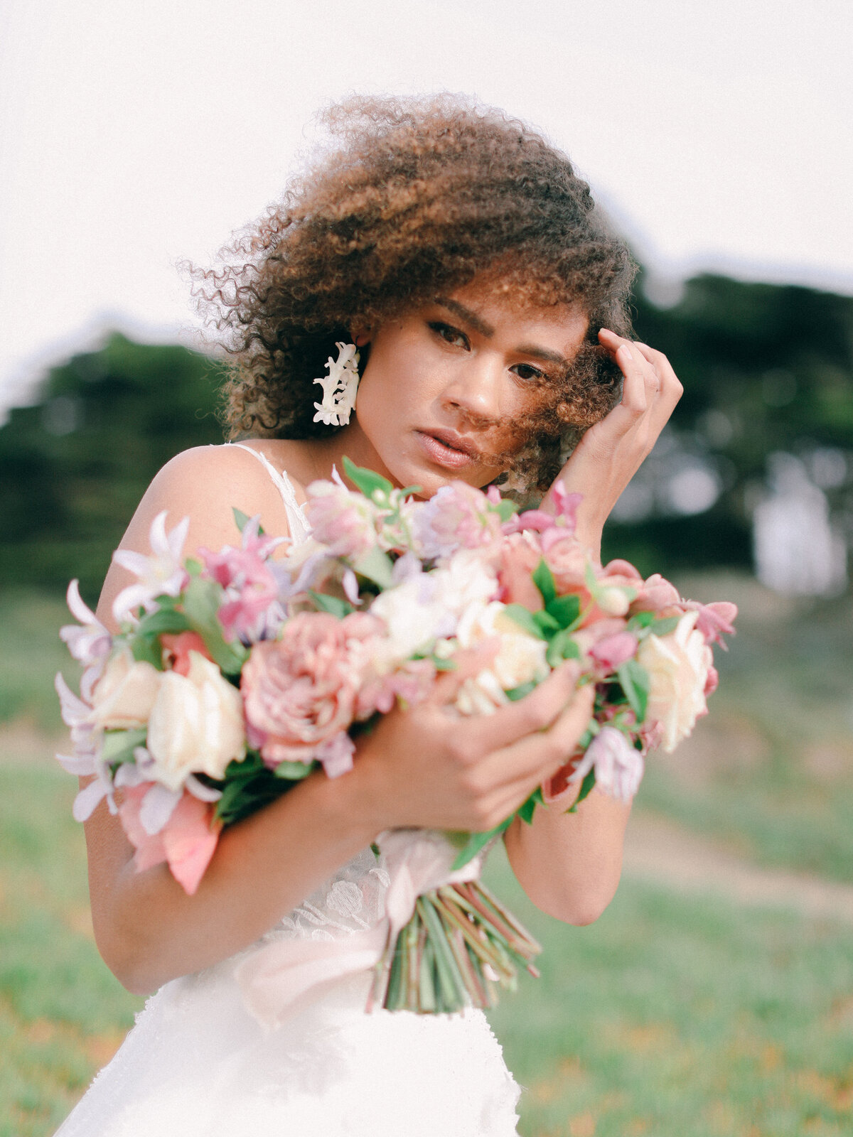 Autumn Marcelle is a Santa Cruz, CA based Wedding Florist specializing in garden-inspired design.