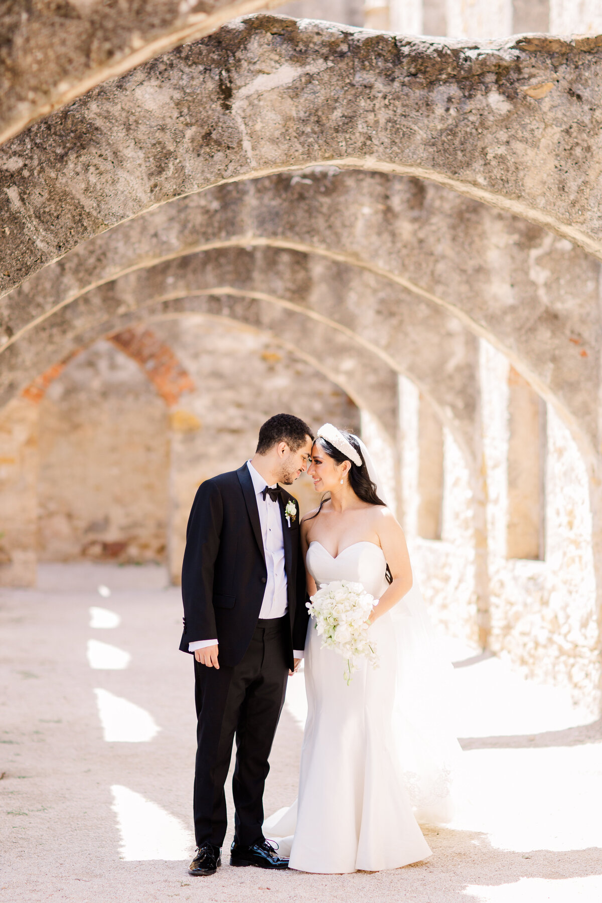 couple-portaits-at-san-jose-mission-in-san-antonio-texas