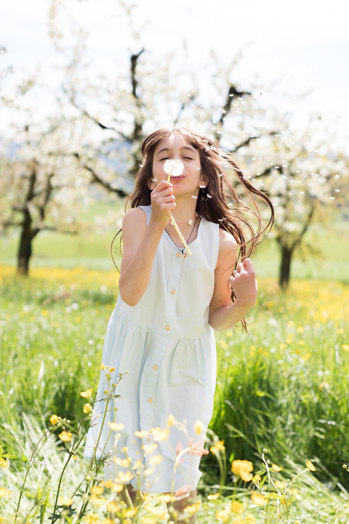 Familienshooting-Familienfotos-Aargau-Zuerich-Frühling-Fricktal-Kirschblüte-12