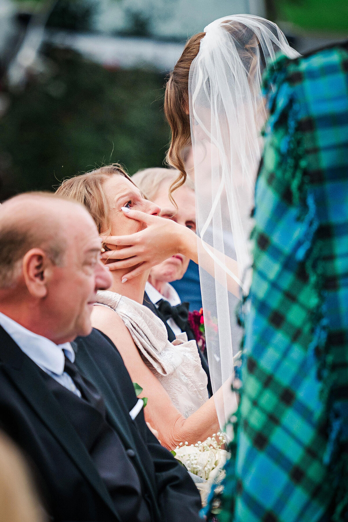 candid wedding moment photography