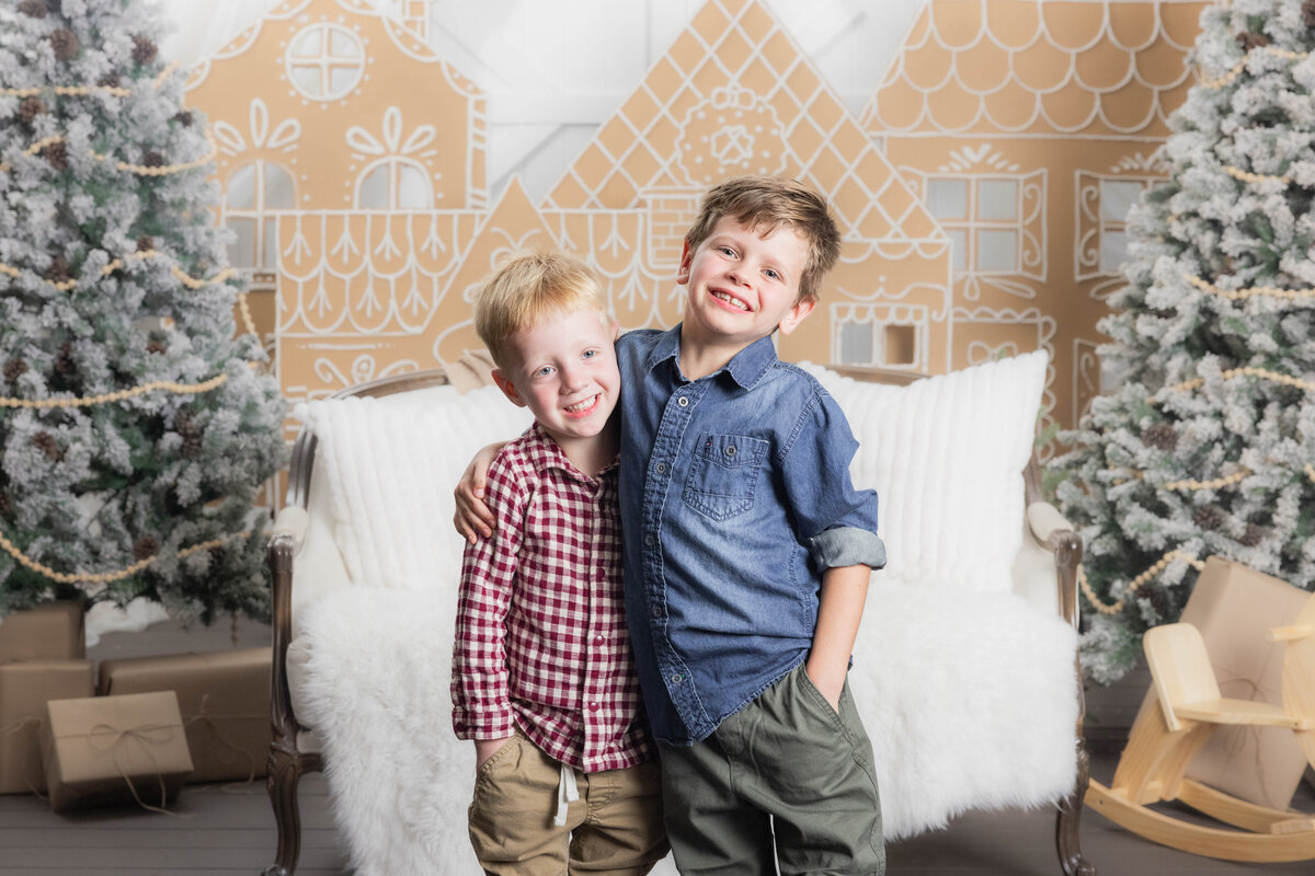 2025HolidayMinis_HundredsofMoments_Promo-4