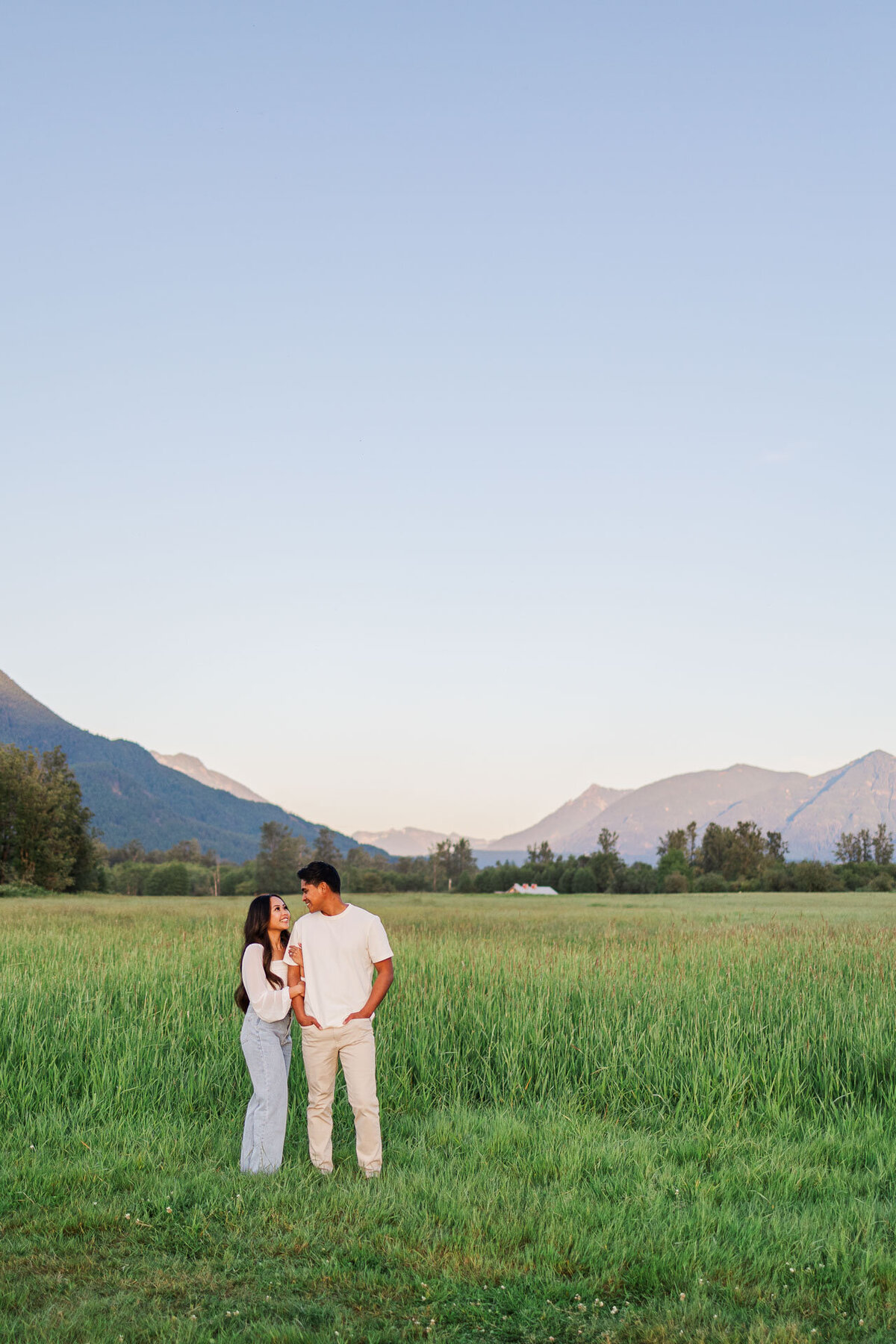 Elk-Fields-Northbend-WA-Engagement-Photo-47