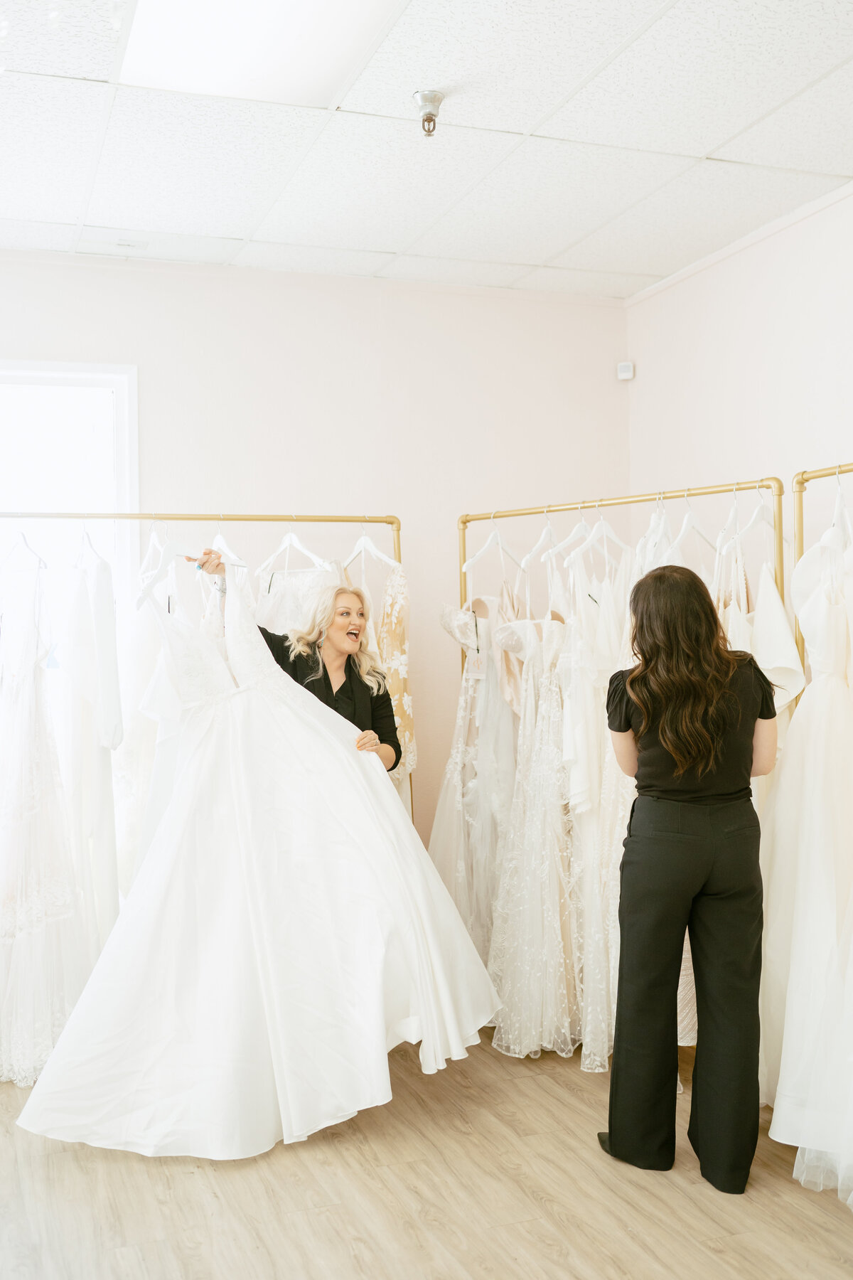 KC_BRIDAL_OAKDALE_CALIFORNIA_BRIDAL_BOUTIQUE_WILD_HONEY_PHOTO-90