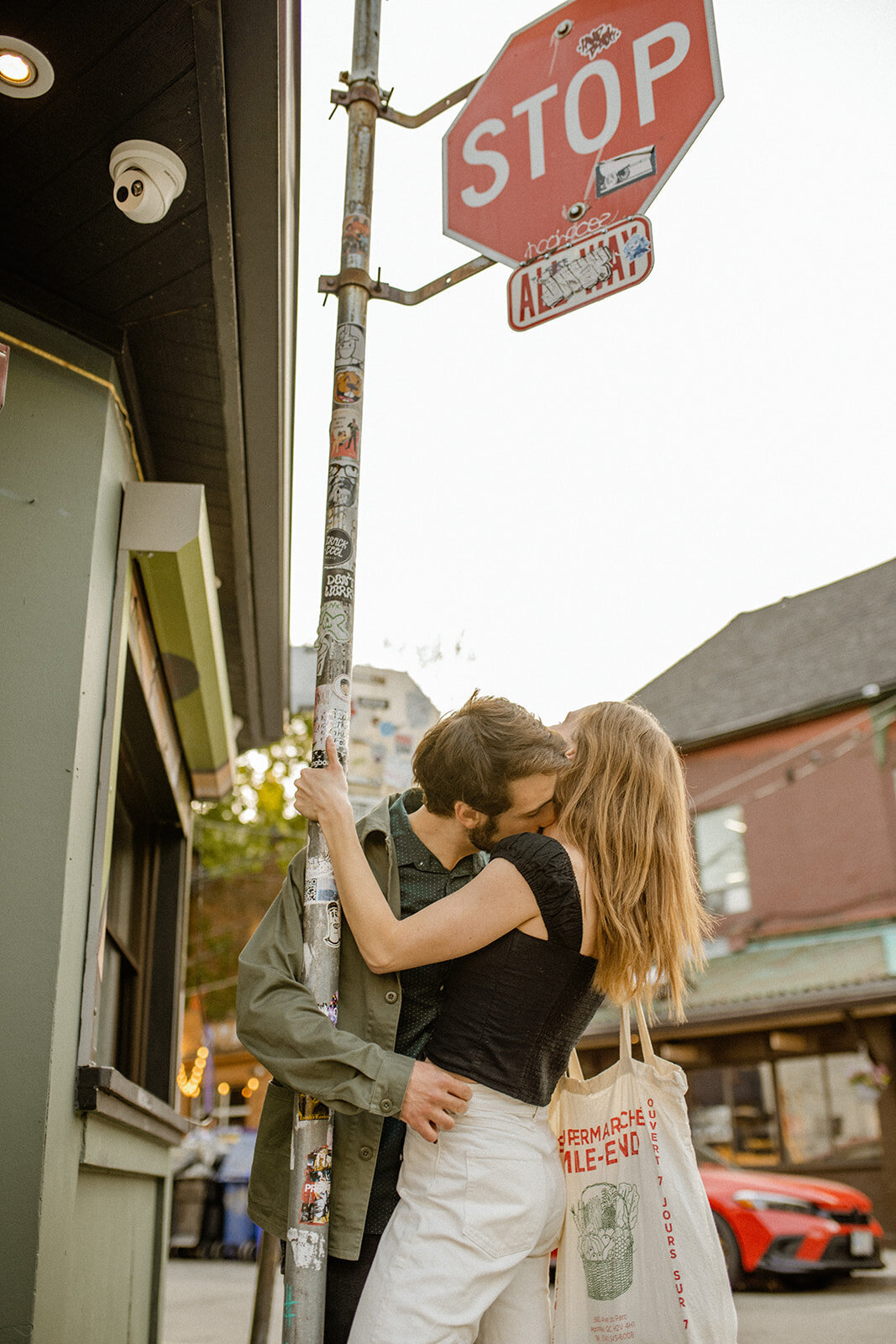 downtown-toronto-kensington-market-engagement-session-nontraditional-artsy-indie-film-romatic-1483