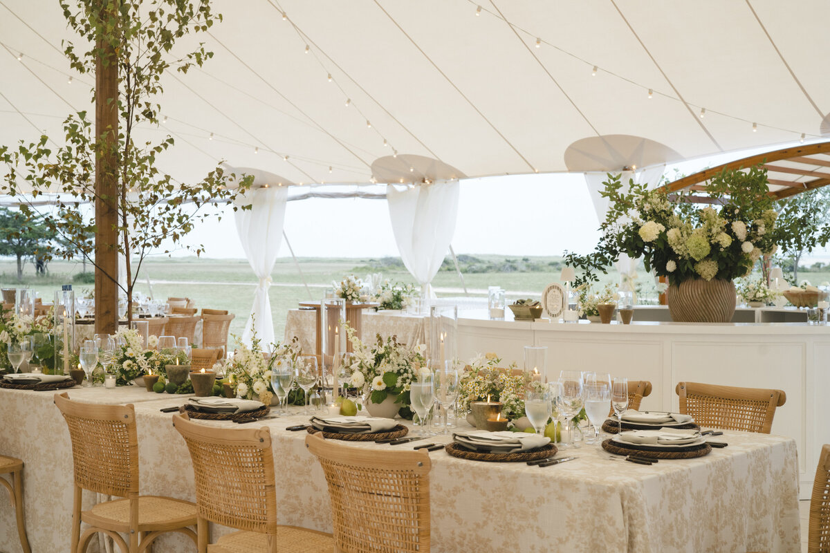 Marthas-vineyard-wedding-planner-kg-events-design-luxury-destination-weddings-private-events-corporate-events-edgartown-ma-event-designer-outdoor-tented-wedding-reception-island-wedding-vogue-wedding-pohogonot-152