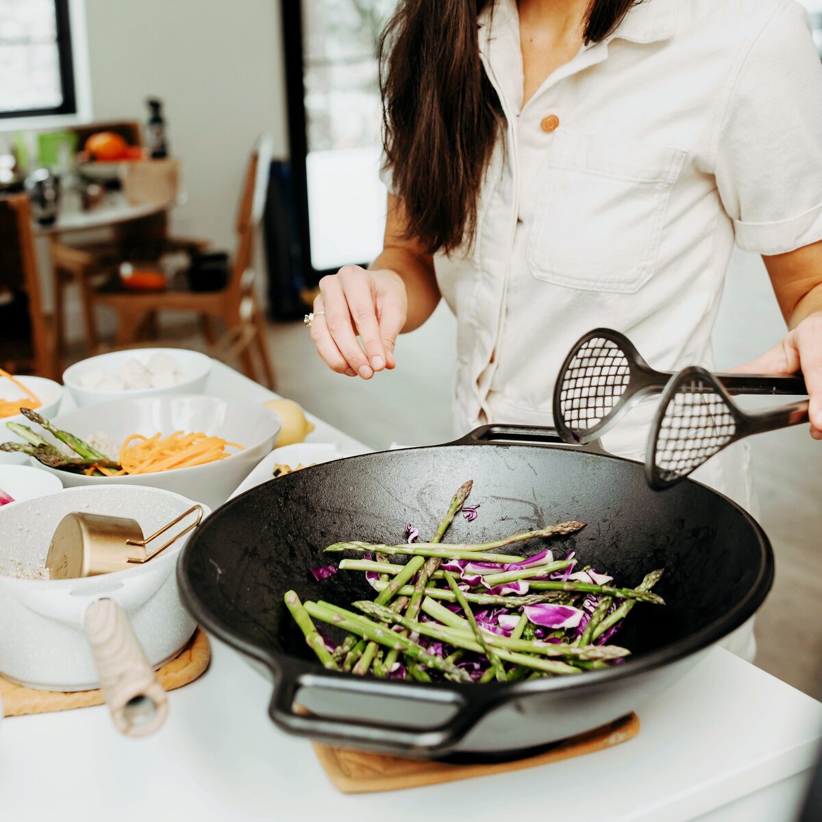 lodge cast iron wok