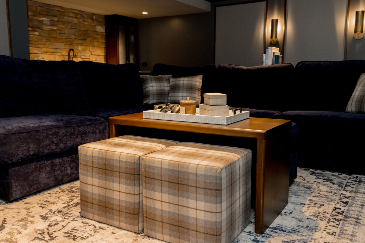 home-theater-coffee-table-cube-chairs
