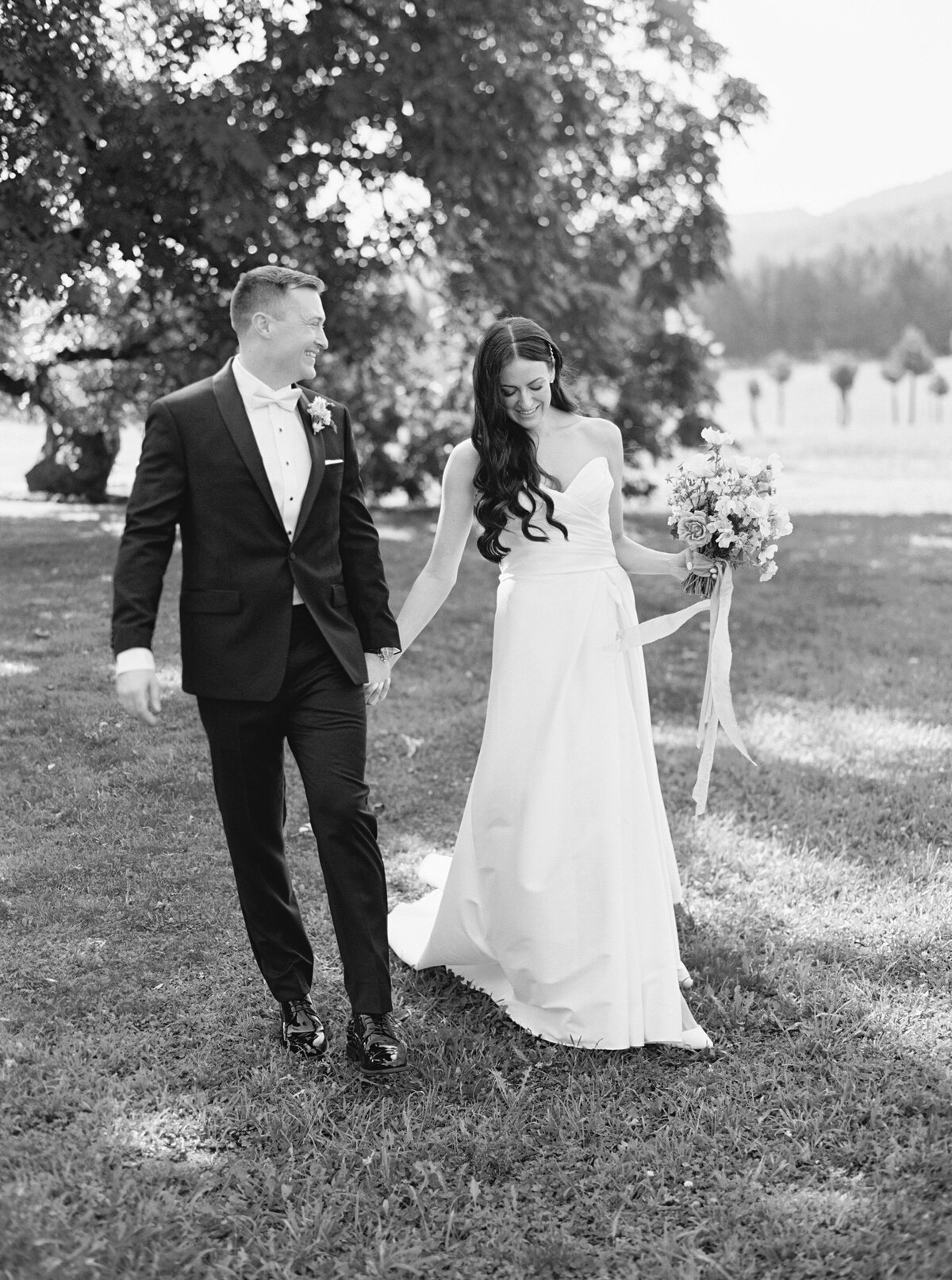 tin-roof-barn-wedding-best-washington-photographers-the-tenneys-09