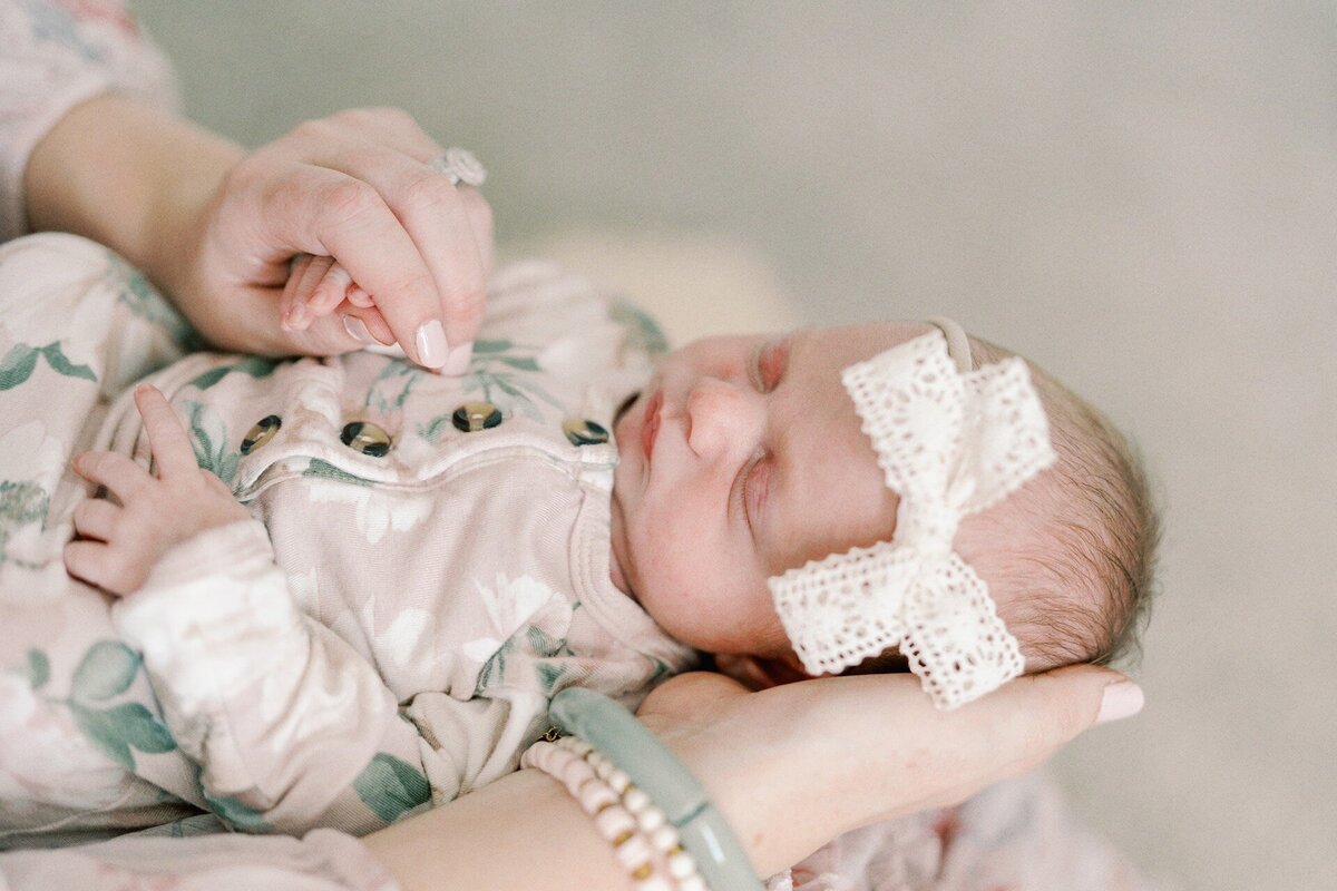 close-up-of-newborn-in-moms-arms